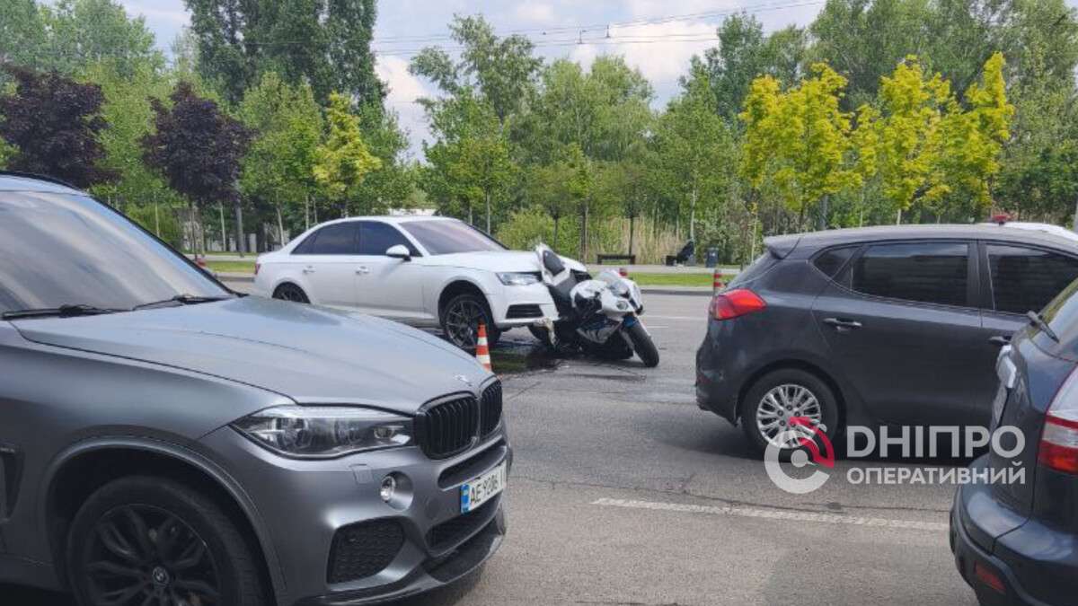 ДТП на Набережній Перемоги