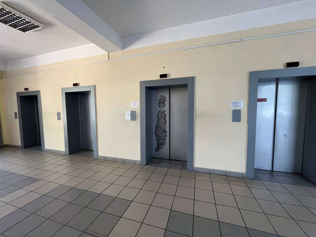 Вместо престижного заведения – руины и свалка