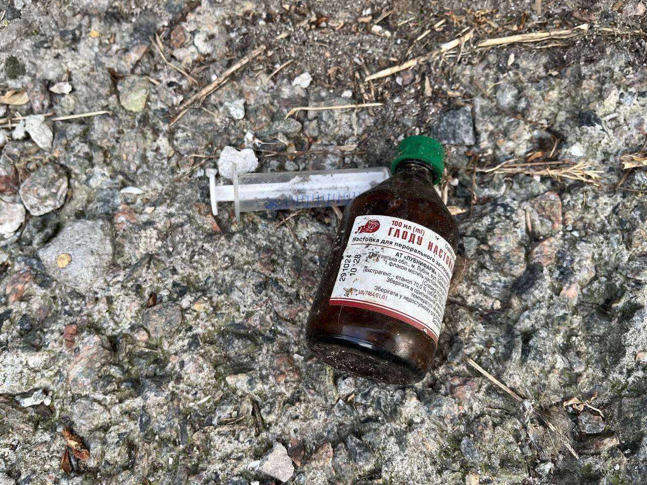 Вместо престижного заведения – руины и свалка