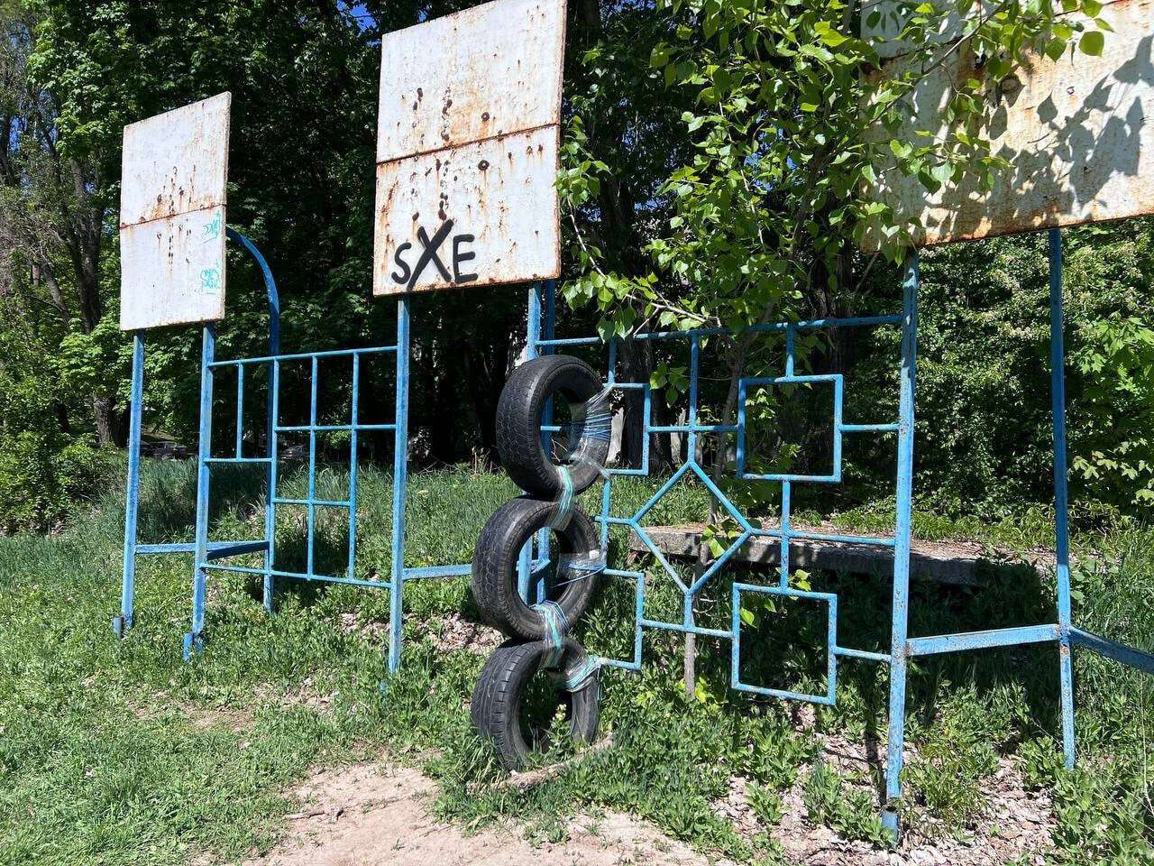 Вместо престижного заведения – руины и свалка