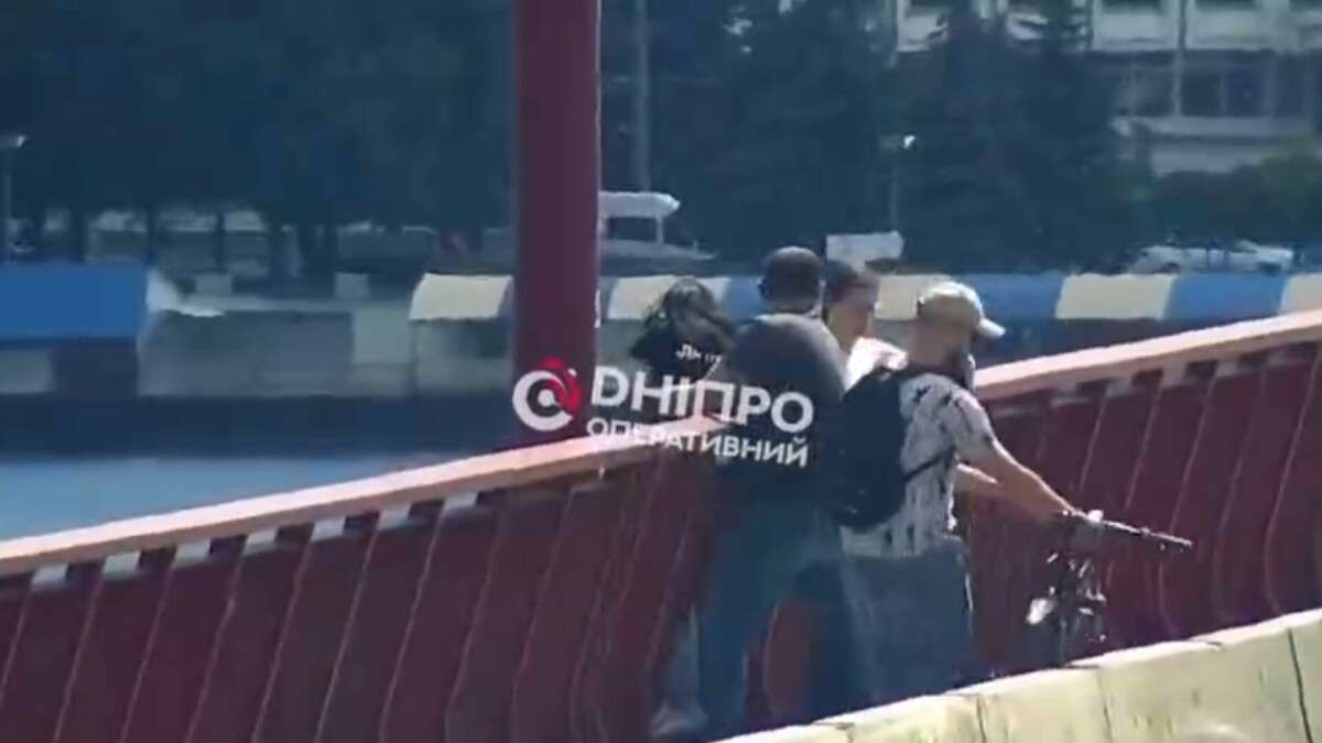 Спасение 17-летней девушки на Новом Мосте