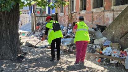 Звалище біля ринку в Дніпрі