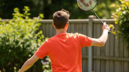 Підліток грає