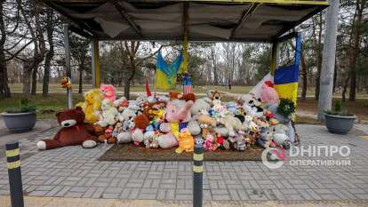 В Днепре убрали мемориальную остановку после ракетного удара