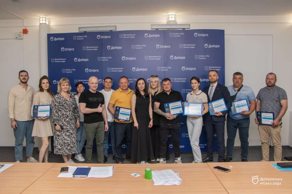 Днепр поддерживает волонтеров