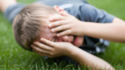 Подростки поиздевались над мальчиком