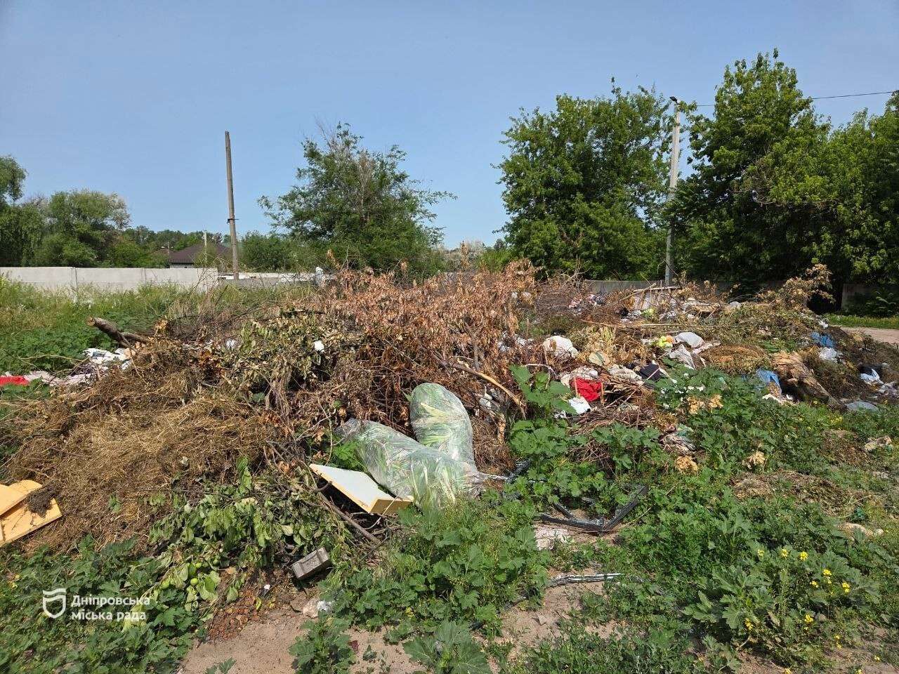 Стихийные свалки убирают в Днепре