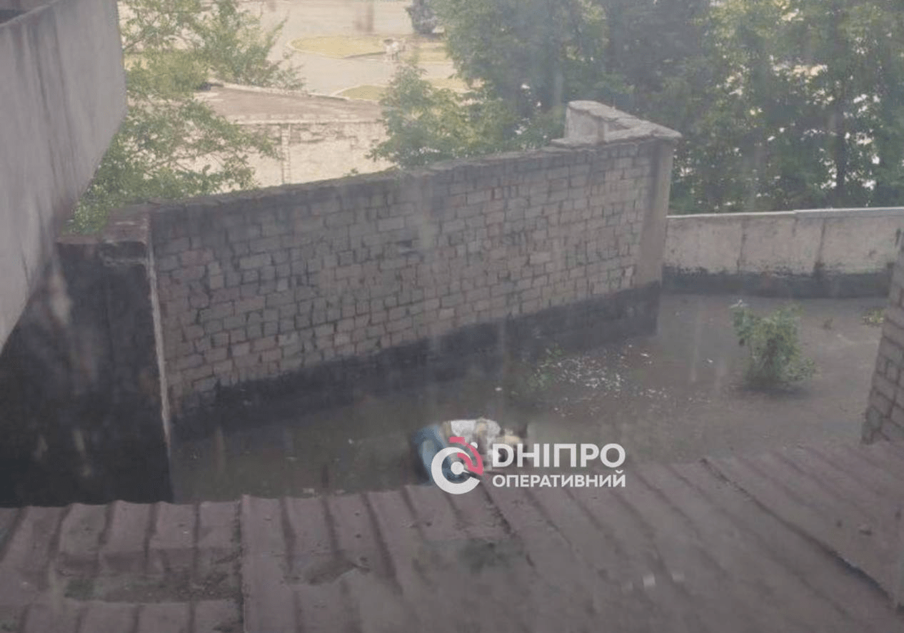 Выпал человек из общежития