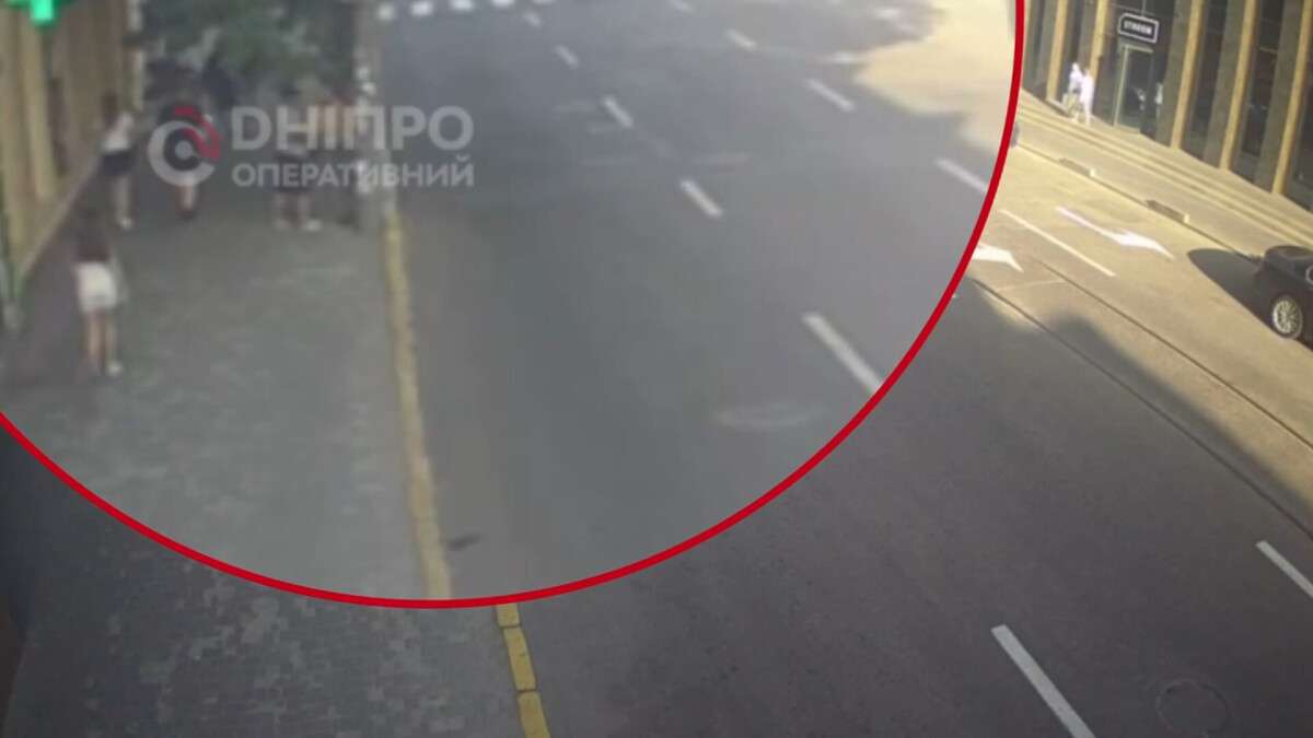 Жорстока бійка у центрі міста потрапила на запис камер відеоспостереження