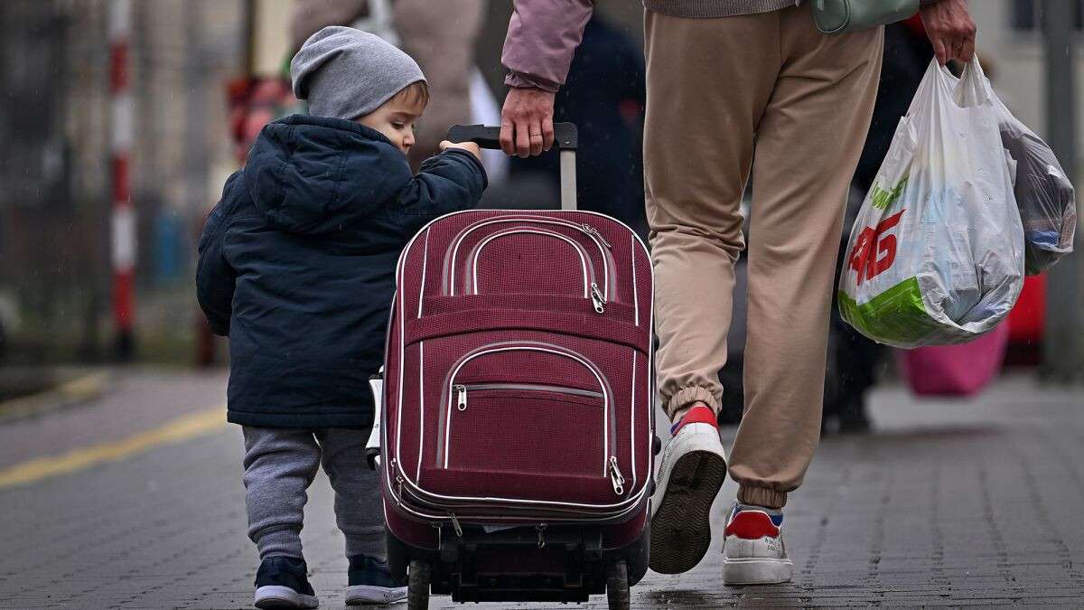 За кордон з дітьми