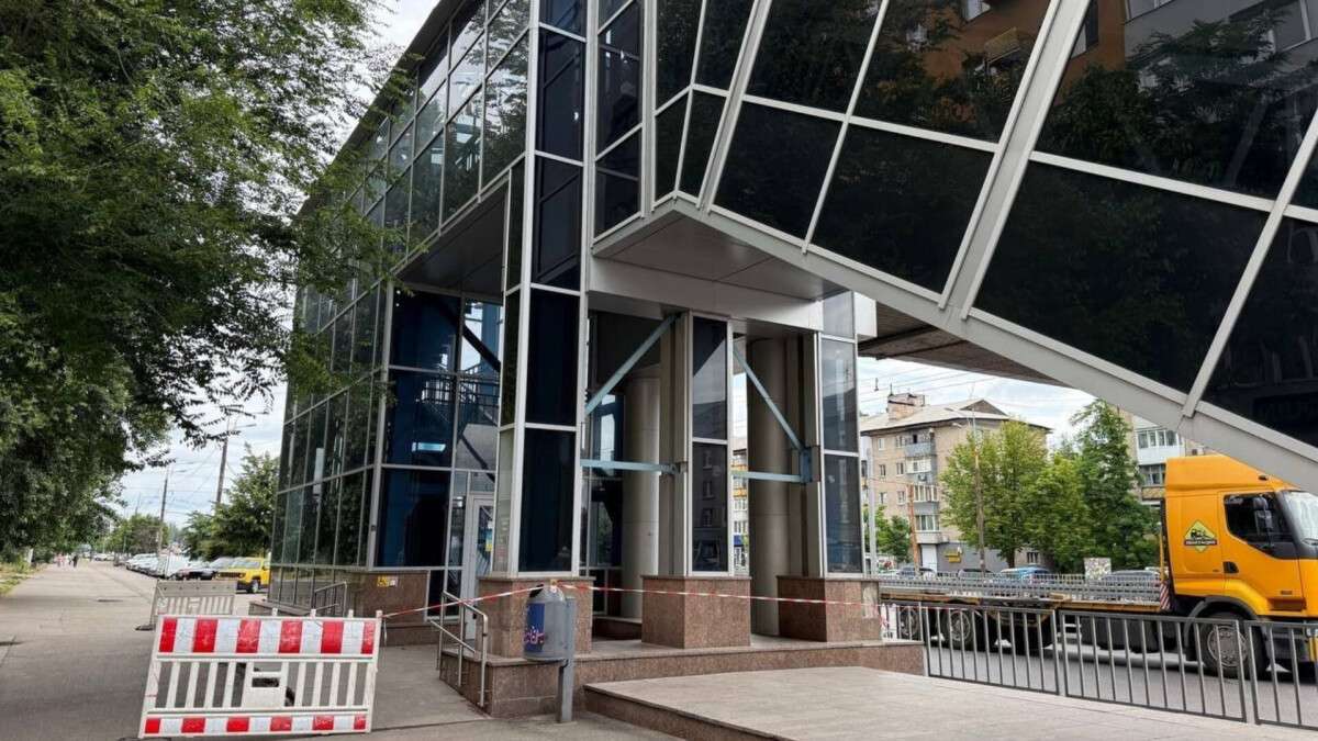 Ремонт надземного перехода на Слобожанском проспекте