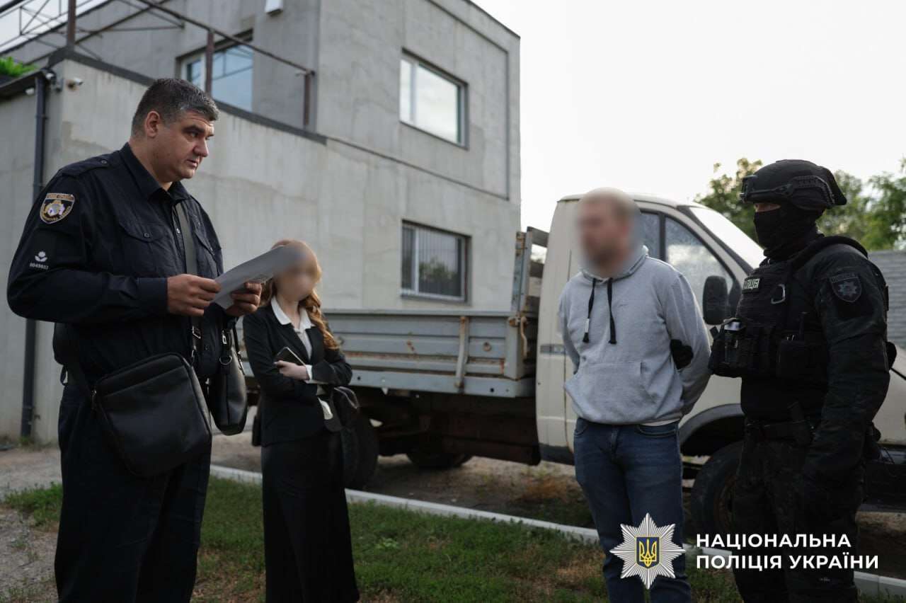 Підробляли документи та продавали по всій Україні - викрито масштабну схему
