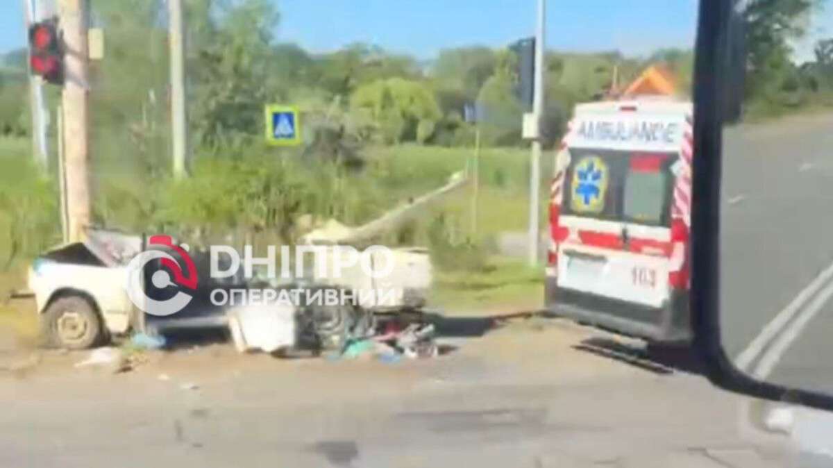 ДТП на Полтавському шосе: двох людей заблокувало в авто