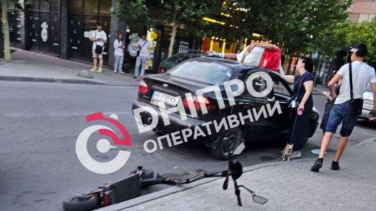 Подросток на электросамокате врезался в авто - в каком он состоянии