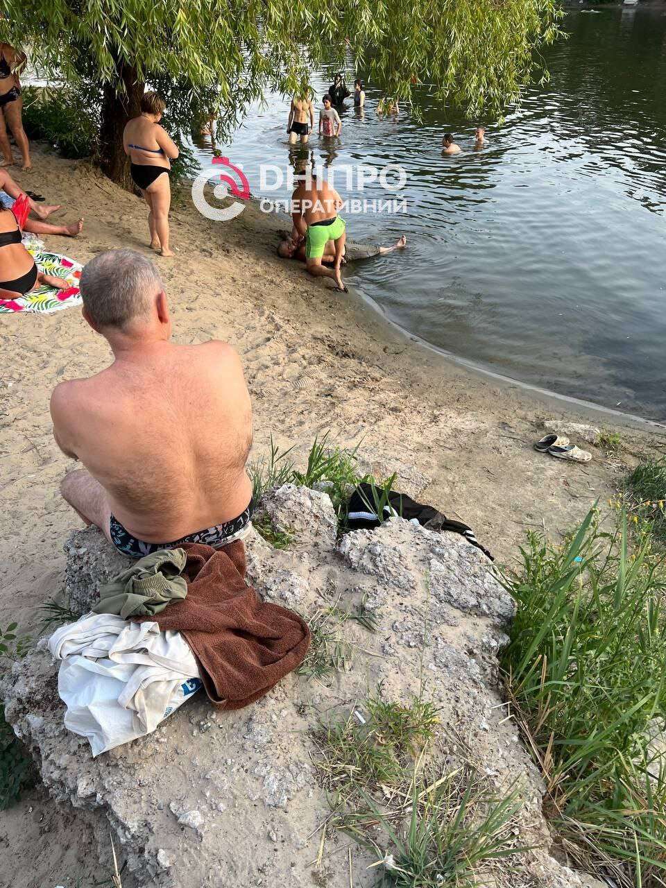 Тело человека вытащили из водоема на ж/м Ломовский