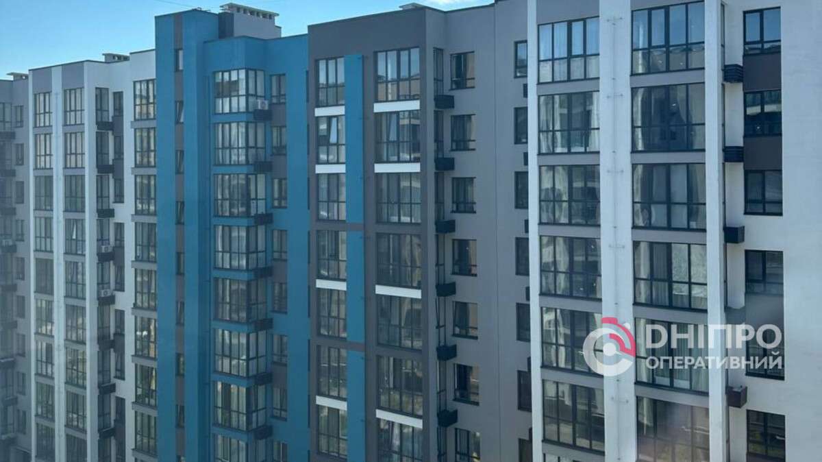 В Днепре на Запорожском шоссе из многоэтажки выпала женщина