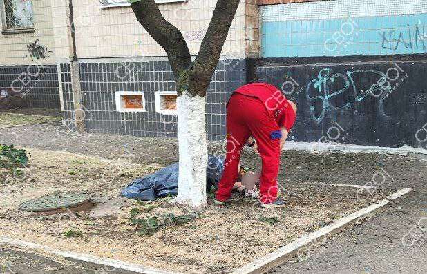 Выпал из окна мужчина на Днепропетровщине