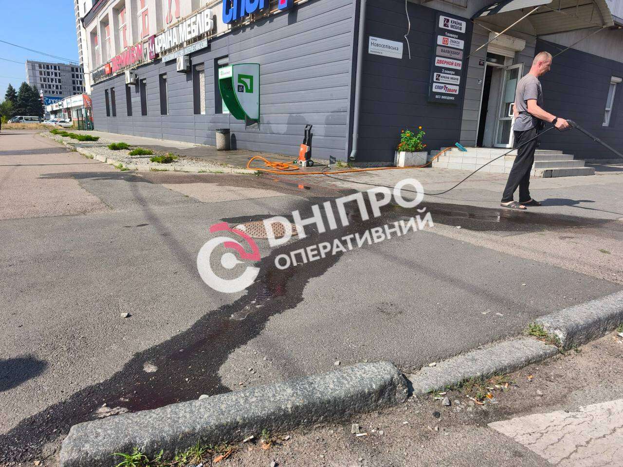 Закривавлене тіло виявили посеред вулиці у Дніпрі