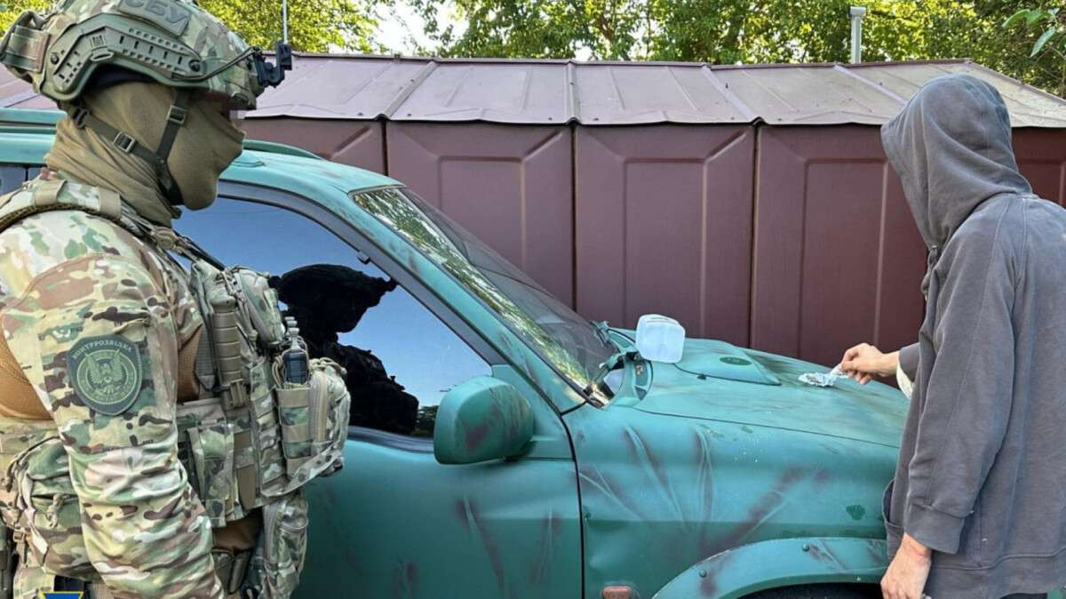 Поджечь авто ВСУ пытался подросток в Днепре