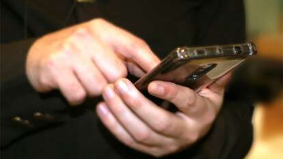 Украл телефон