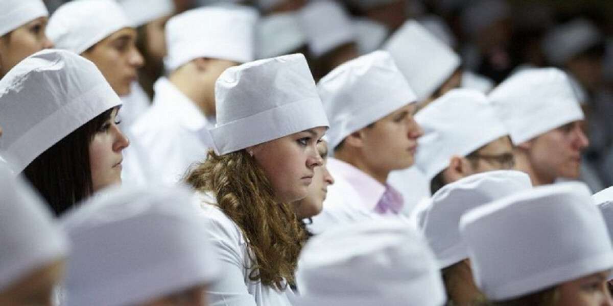 Студенты-медики