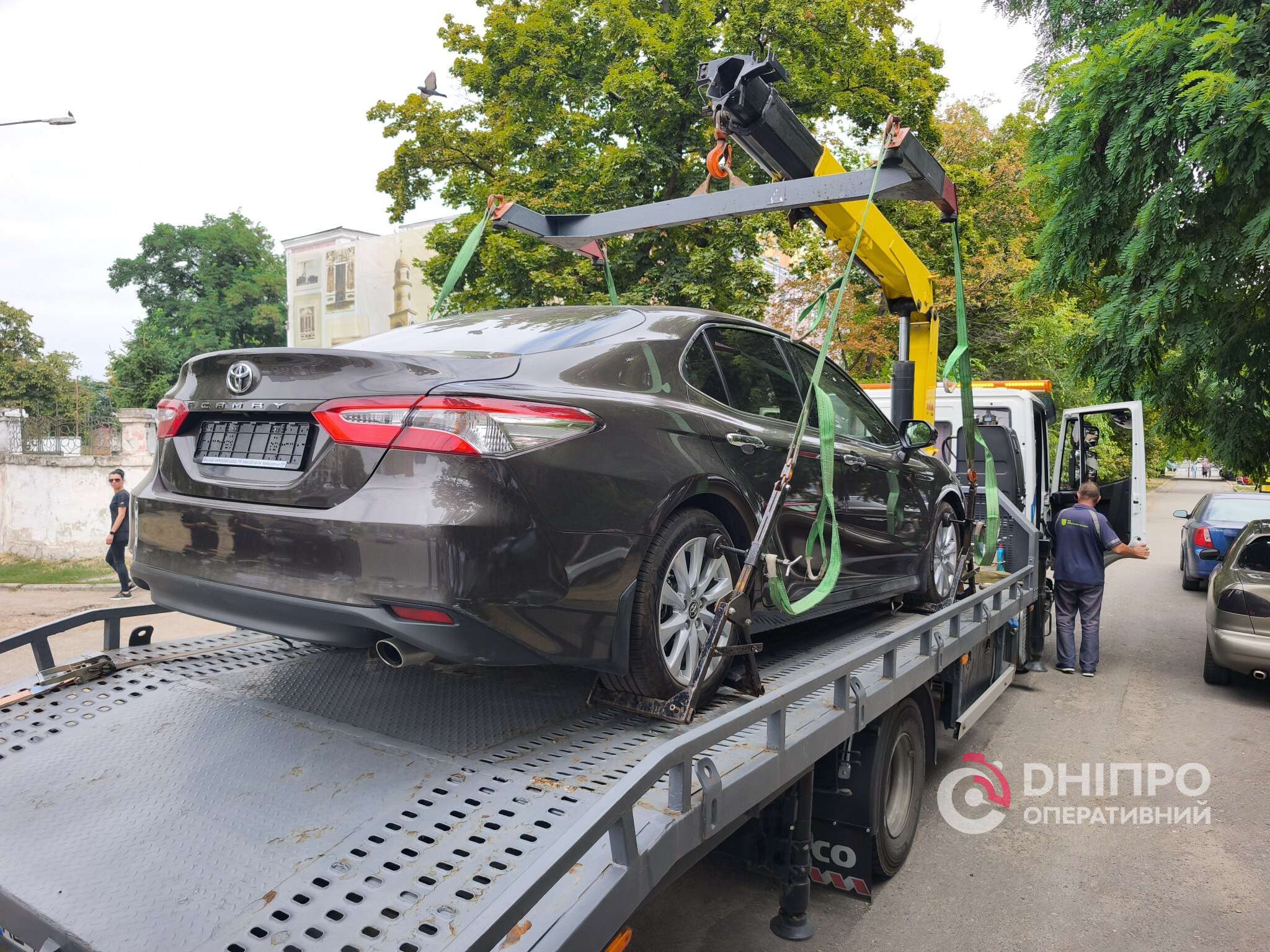 Авто без номеров перемещают на штрафплощадки.