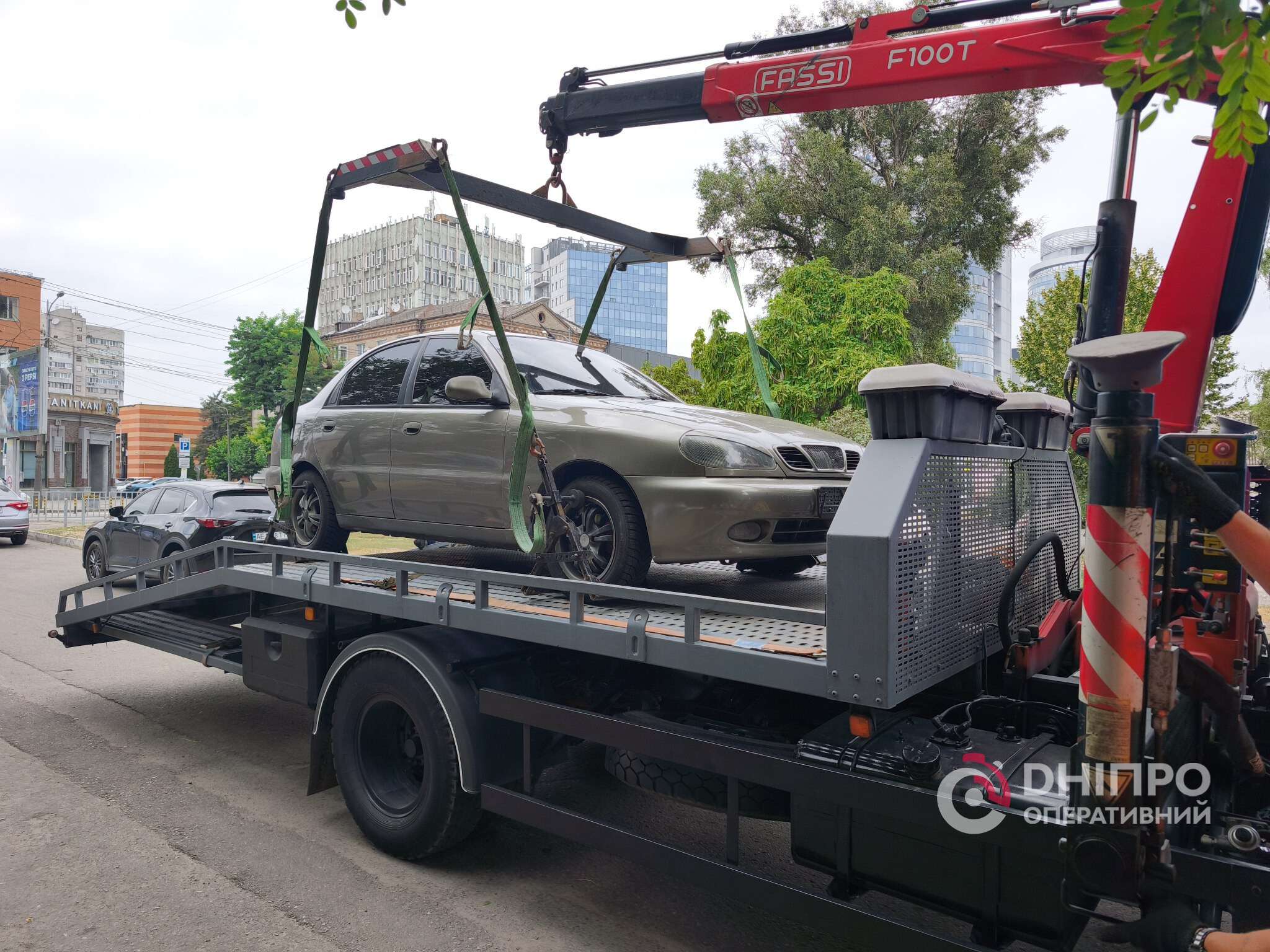 Авто без номеров перемещают на штрафплощадки.