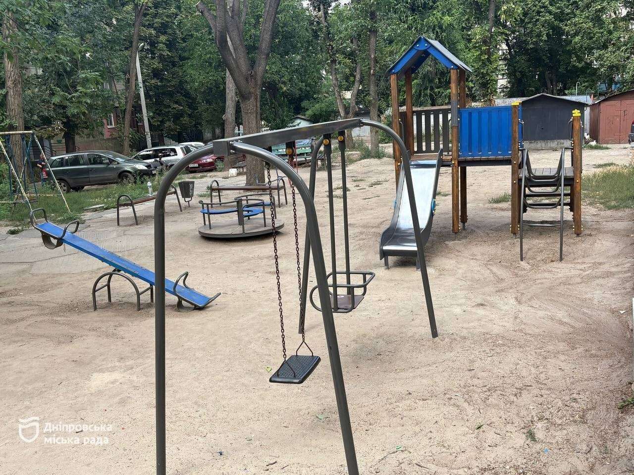 Детские площадки ремонтируют по просьбе днепрян