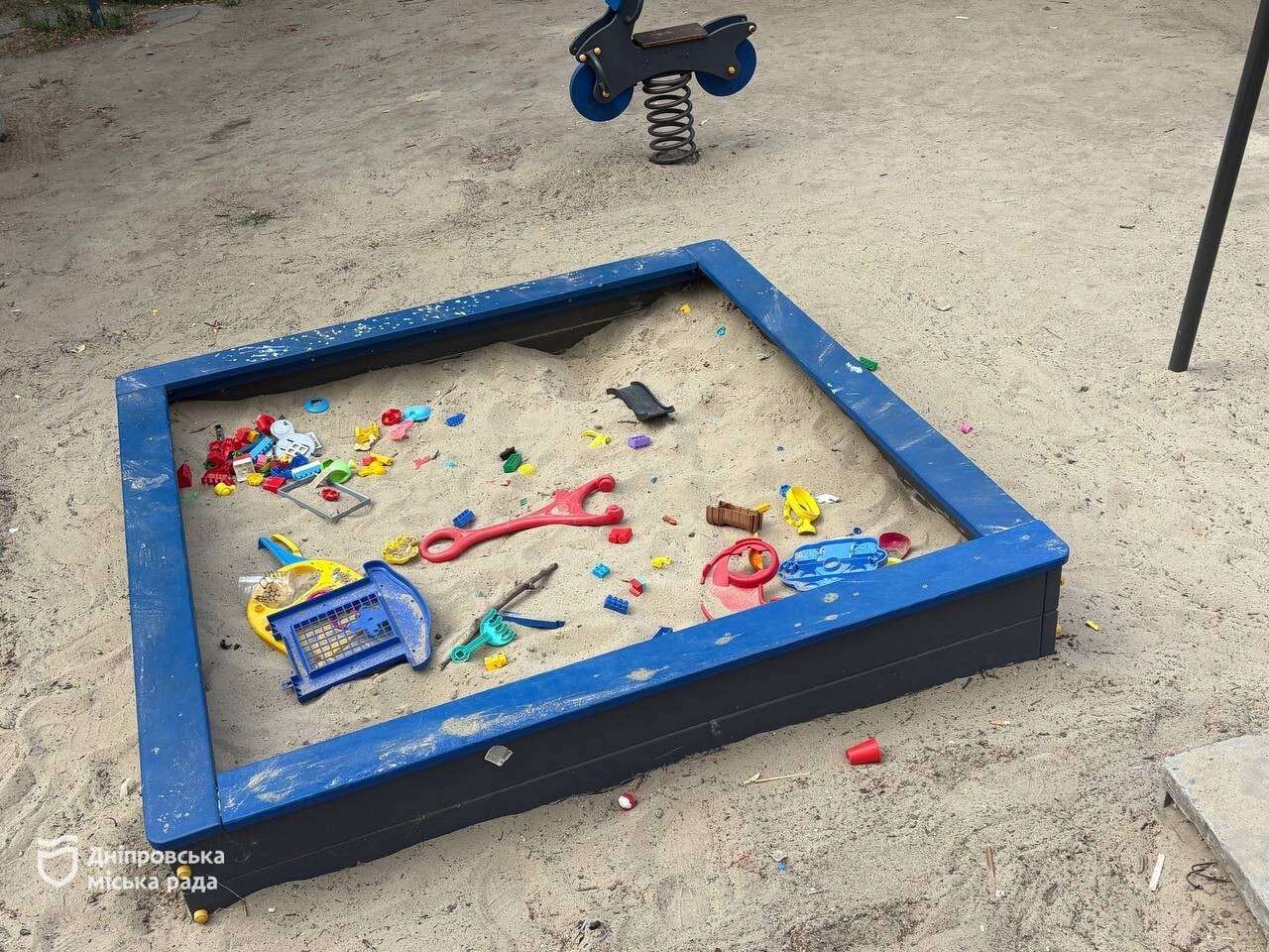 Детские площадки ремонтируют по просьбе днепрян