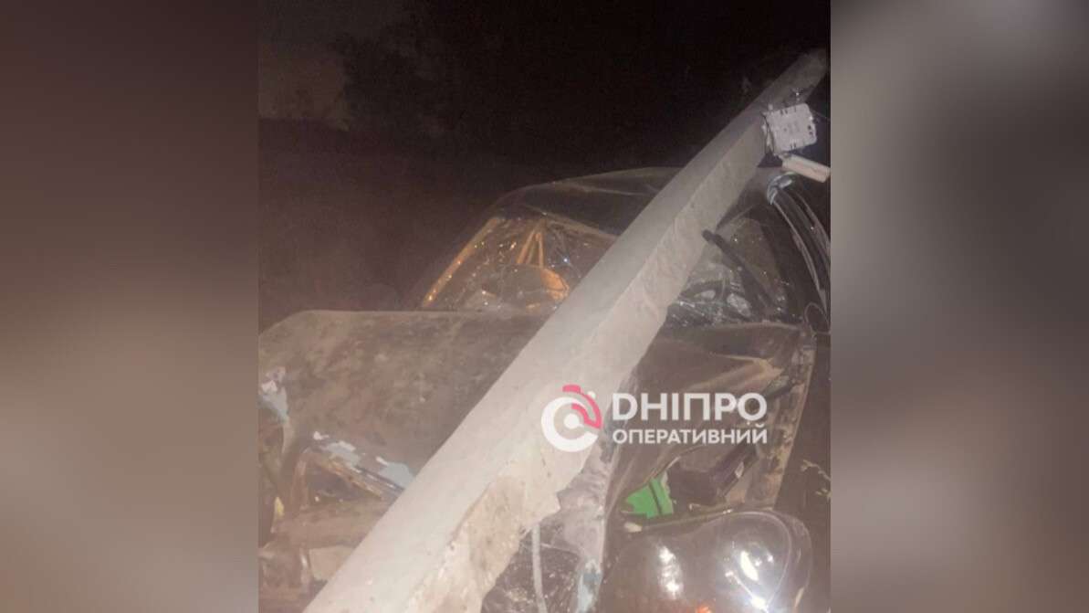 Авто влетіло в стовп