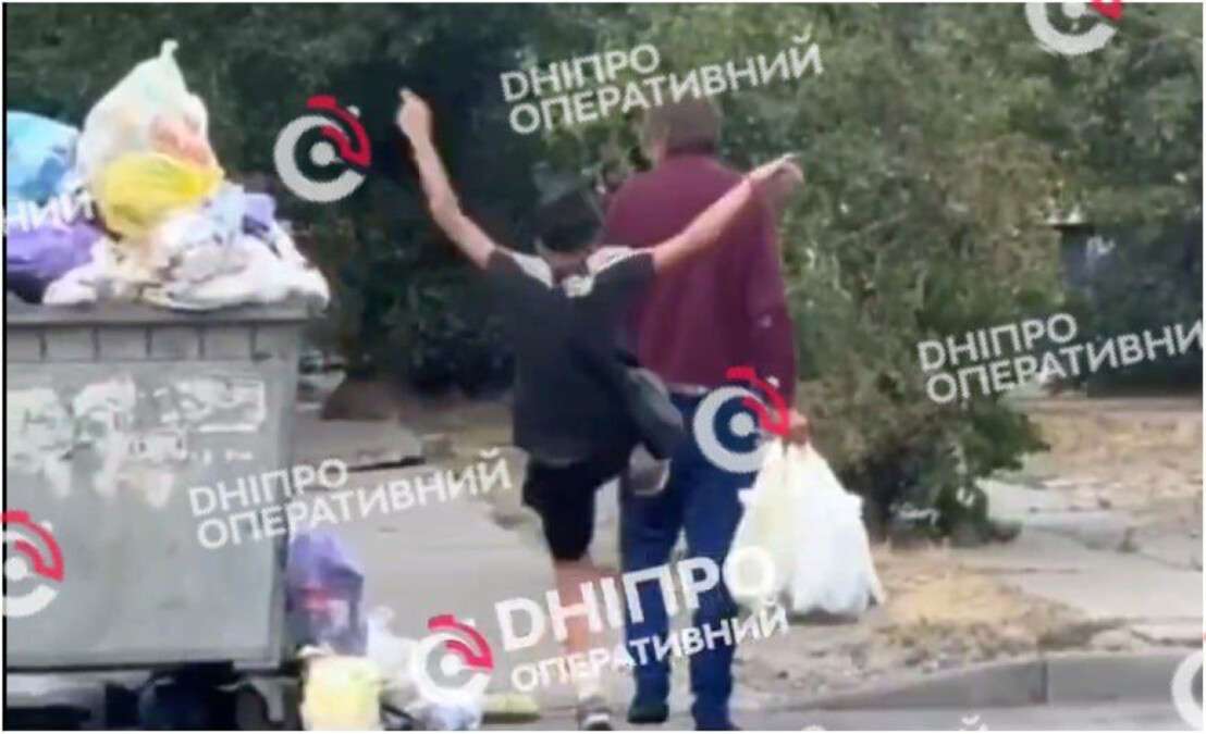 Подростки избили бездомного