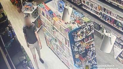 Украл телефон в ТРЦ