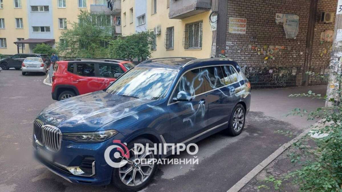 Вандали обмалювали авто