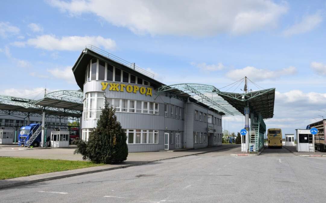 Черги на кордоні зі Словаччиною