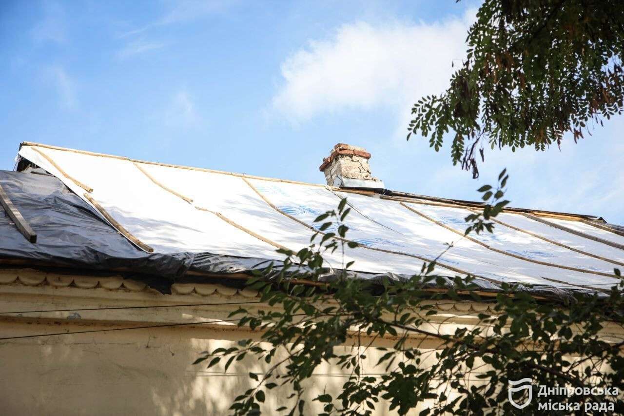 Восстановление после обстрелов: как горсовет с благотворителями помогают горожанам