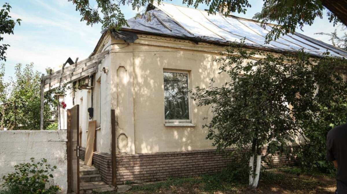 Восстановление после обстрелов: как горсовет с благотворителями помогают горожанам