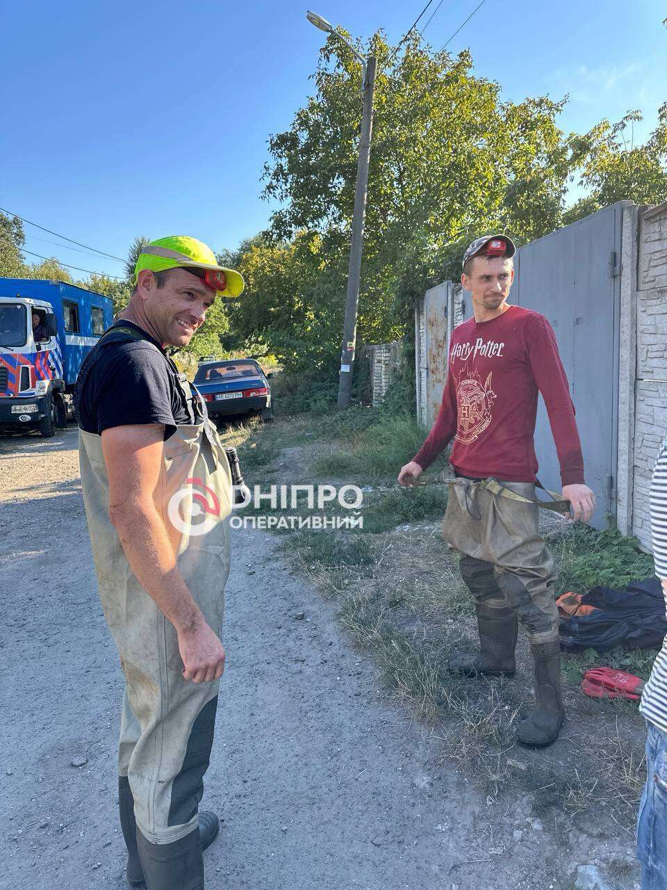 З каналізації на Політехнічній рятували собаку, яка провела там 12 днів