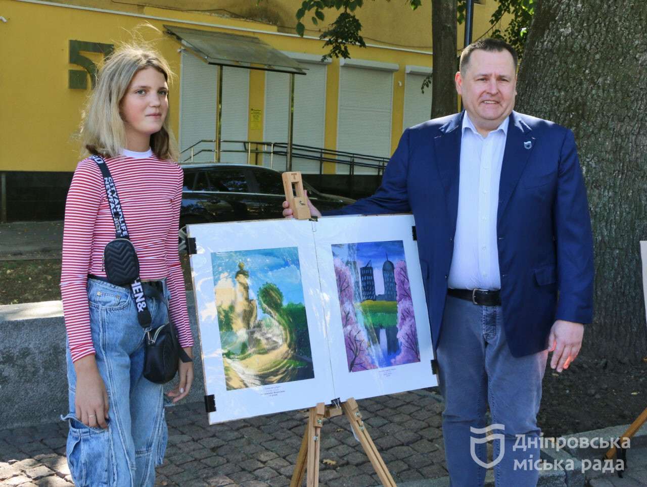 Выставку детских работ провели в Днепре ко Дню города