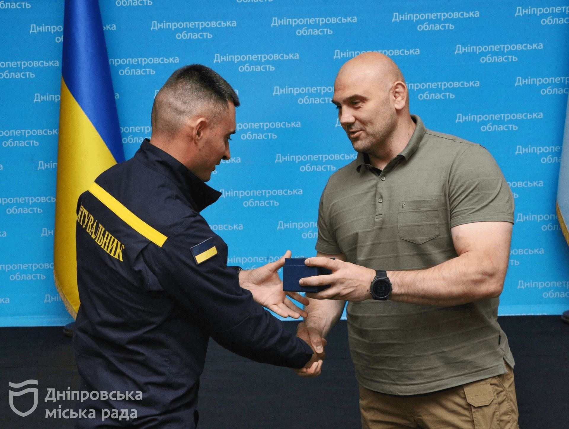 Спасателям вручили награды по случаю профессионального праздника