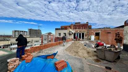 Днепр возобновляет дома после обстрелов