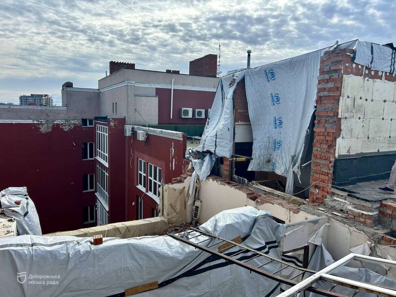 Днепр возобновляет дома после обстрелов