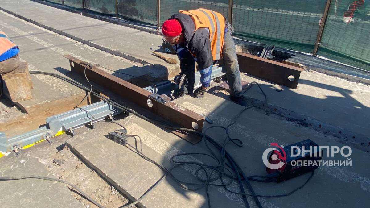 Ремонт трамвайних колій на Старому мосту: як просуваються роботи