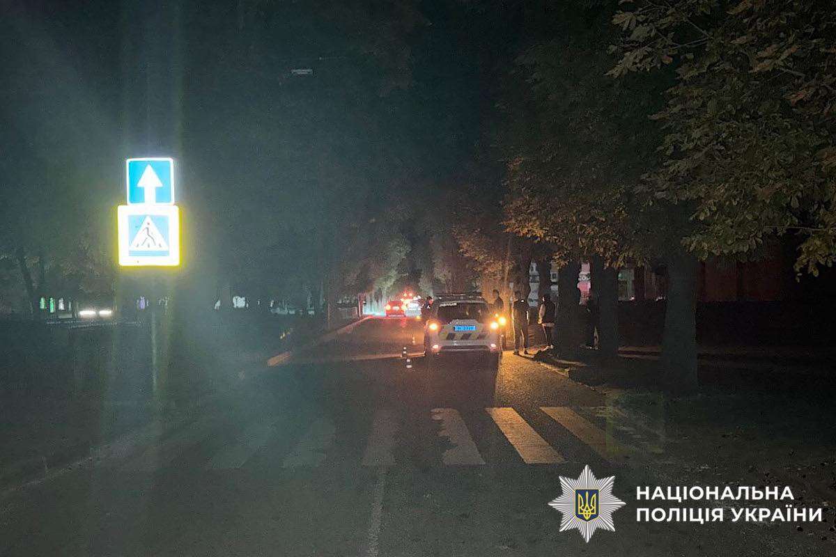 У Нікополі водійка “Hyundai” збила 5-річну дитину на пішохідному переході
У Нікополі сталася дорожньо-транспортна пригода, внаслідок якої постраждала дитина. Про це повідомляє “Дніпро Оперативний” з посиланням на Нікопольське районне управління…