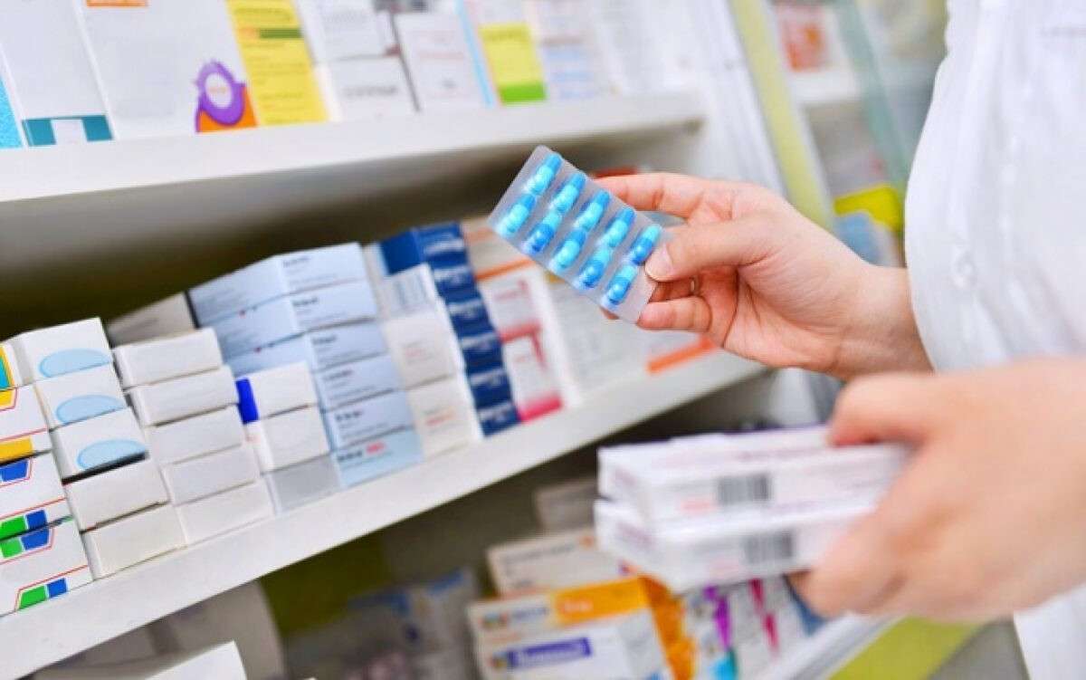 Ліки без рецепта: що змінилося в 2025 році та як не нашкодити собі самолікуванням
2025 рік суттєво змінив правила гри на фармацевтичному ринку, розширивши доступ до життєво необхідних ліків через програму «Доступні ліки» та…