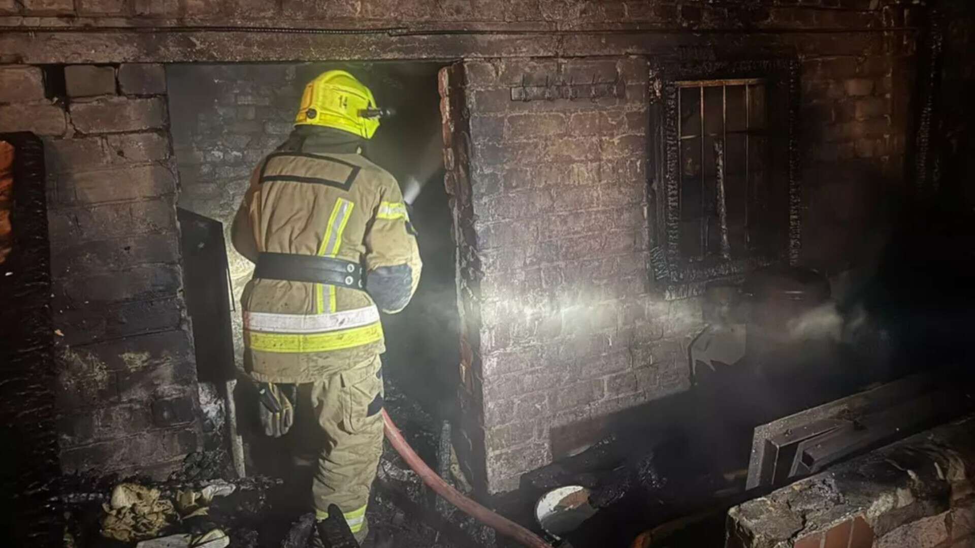 У Кривому Розі всередині покинутого будинку виявили обгорілий труп
У Кривому Розі всередині знищеного будинку виявили обгоріле тіло людини. Про це повідомляє "Дніпро Оперативний", посилаючись на пресслужбу ГУ ДСНС…