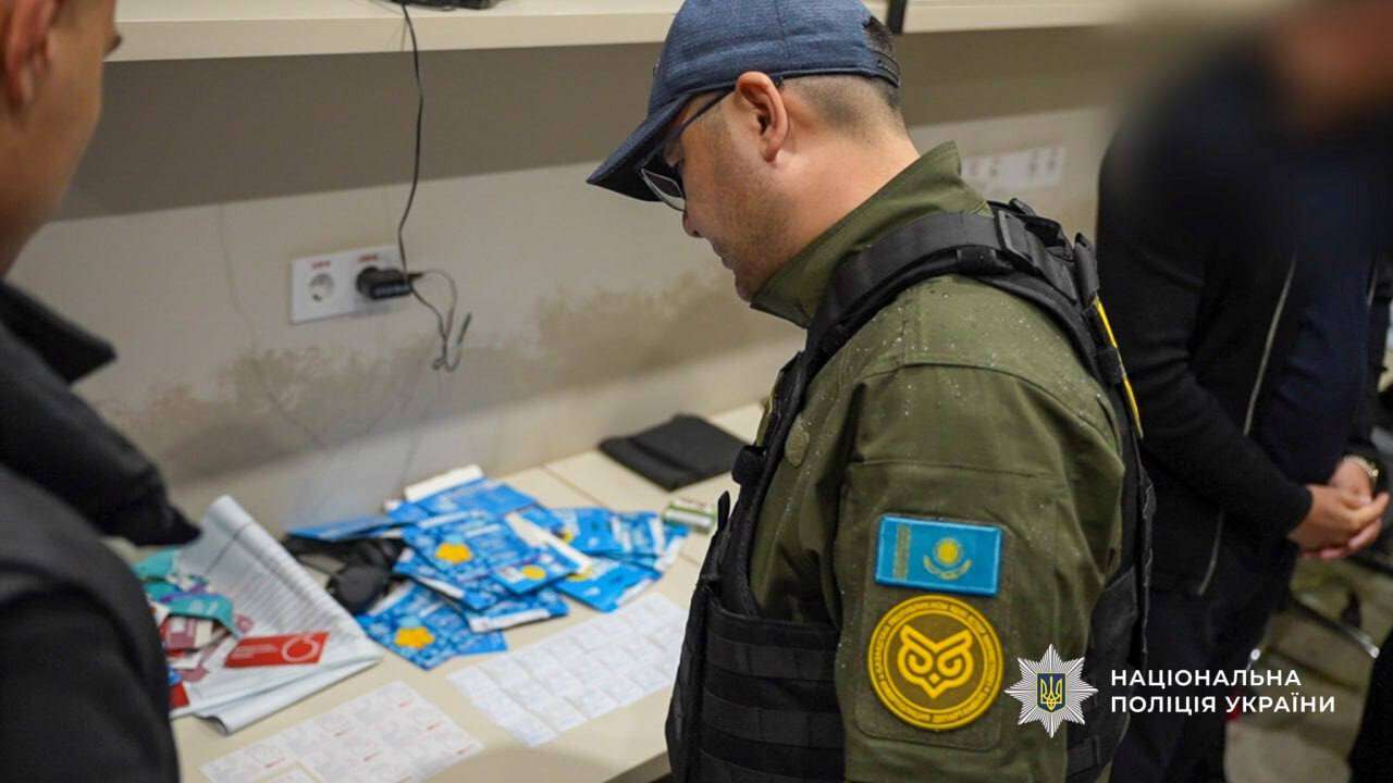 Шахрайський call-центр організував уродженець Дніпропетровщини - ошукали 1500 людей