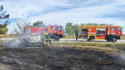 Горіли вантажівка та легковик під Дніпром 3 жовтня