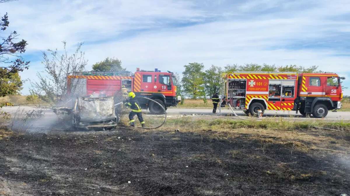 Горели грузовик и легковушка под Днепром 3 октября