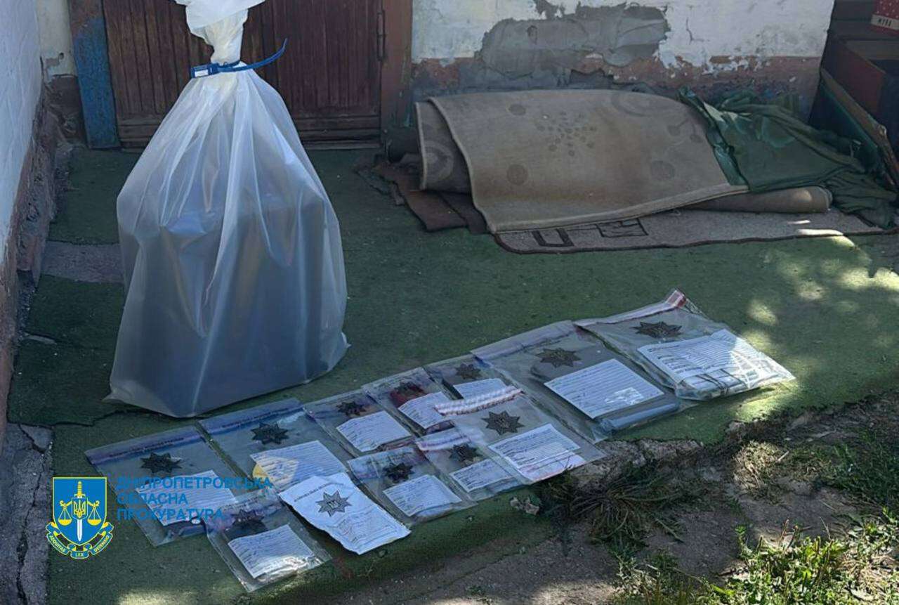 Використовували дитину для створення порнографії: винесли вирок жінці та її сину