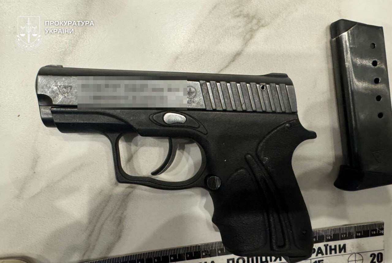 Викрали, катували та вивезли у поле підприємця: викрито трьох осіб